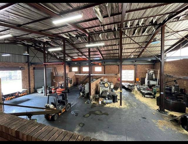 989M² WAREHOUSE FOR SALE IN BRAKPAN CENTRAL